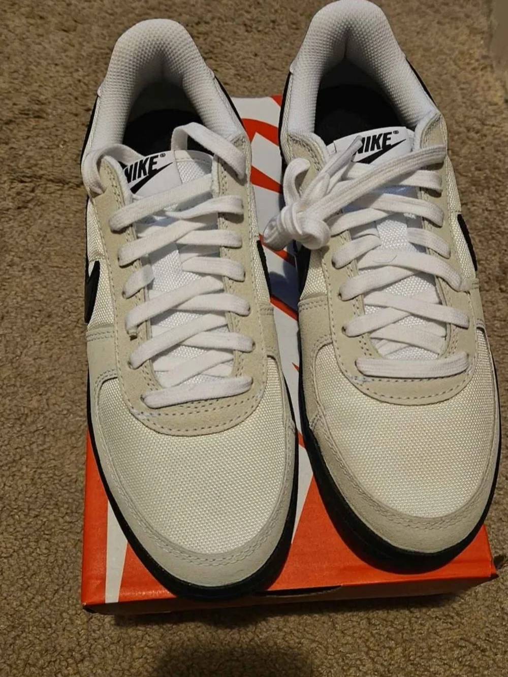 Nike Low-Top Sneakers - Picture 4 of 4