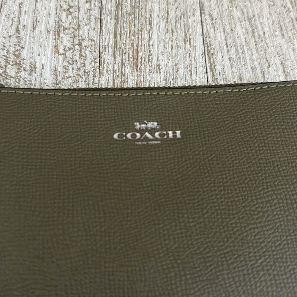 Coach Corner Zip Wristlet. - Picture 3 of 7