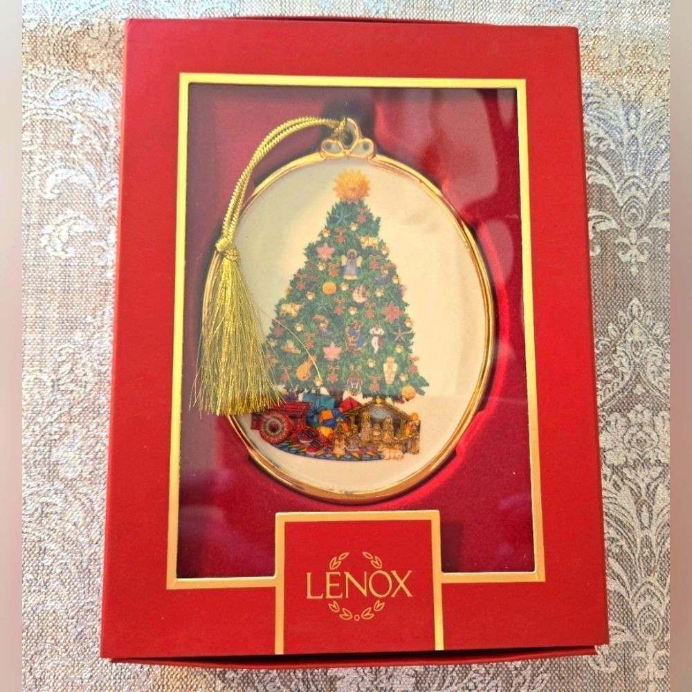 🎄🛍💜LENOX 2021 CHRISTMAS TREES AROUND THE WORLD ORNAMENT WITH BOX