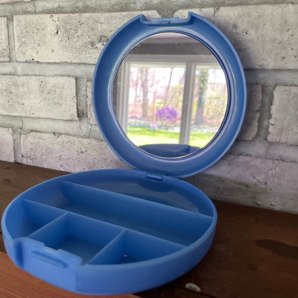 CABOODLES 5860 VINTAGE ROUND MIRROR MAKEUP CASE‎ BLUE