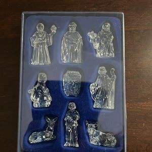 NIB/Vintage 9 Mini Manger figurines