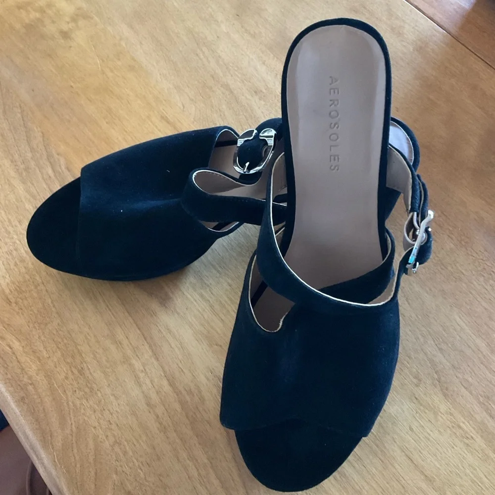 NWOB AEROSOLES Cosmic. Suede Heel In Black. Open-Toe Mule Sandals. Size 9 - Picture 1 of 3