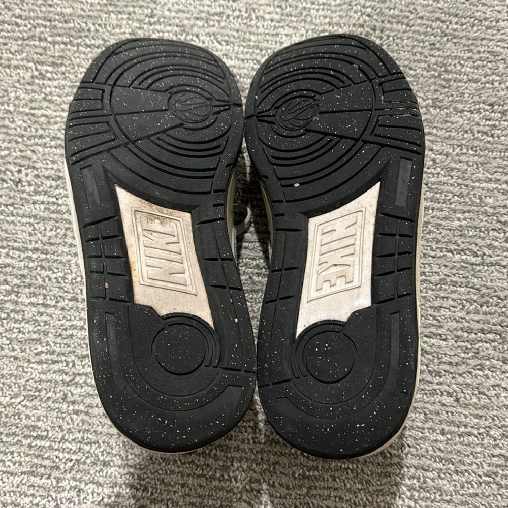Nike  shoes - Picture 3 of 3