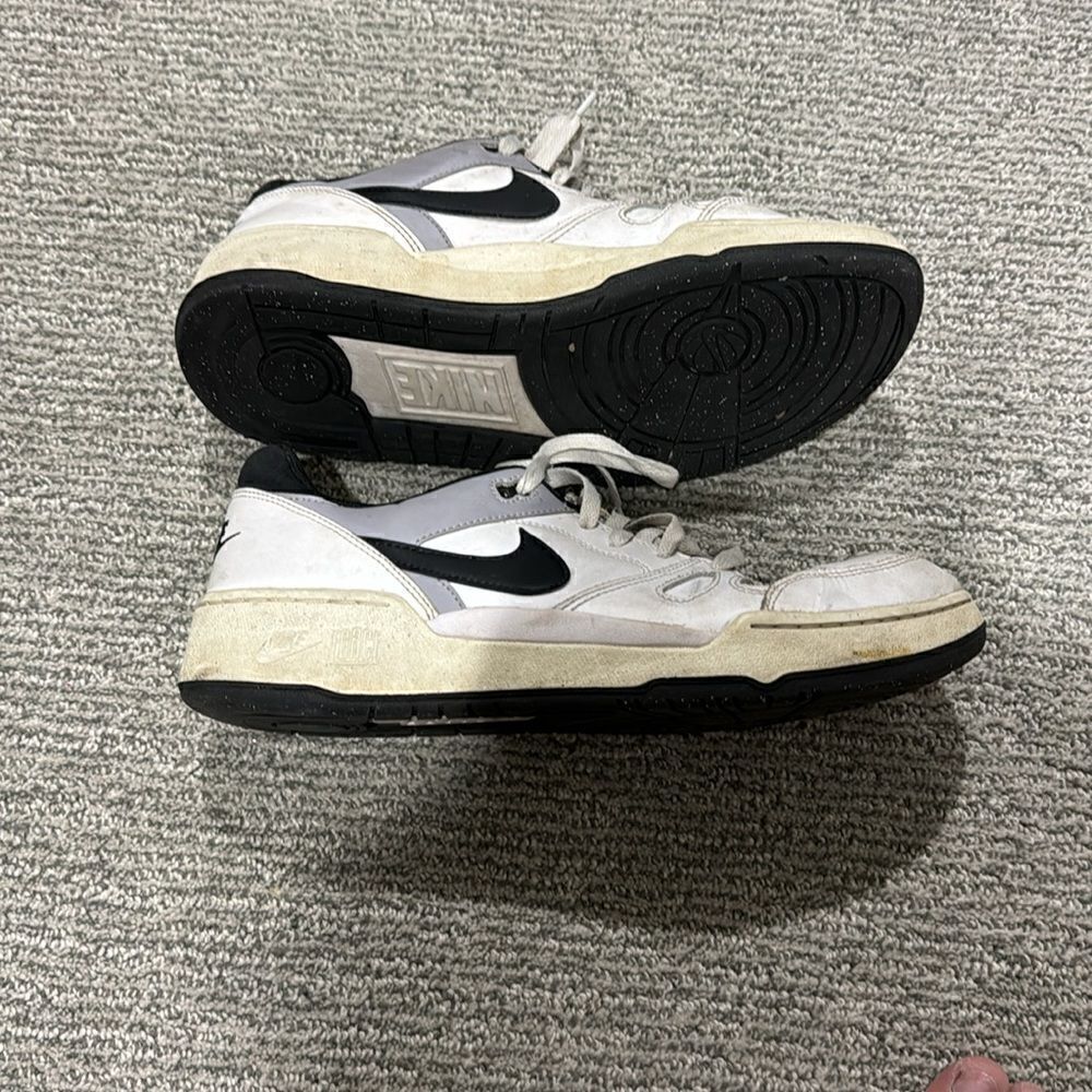 Nike  shoes - Picture 2 of 3