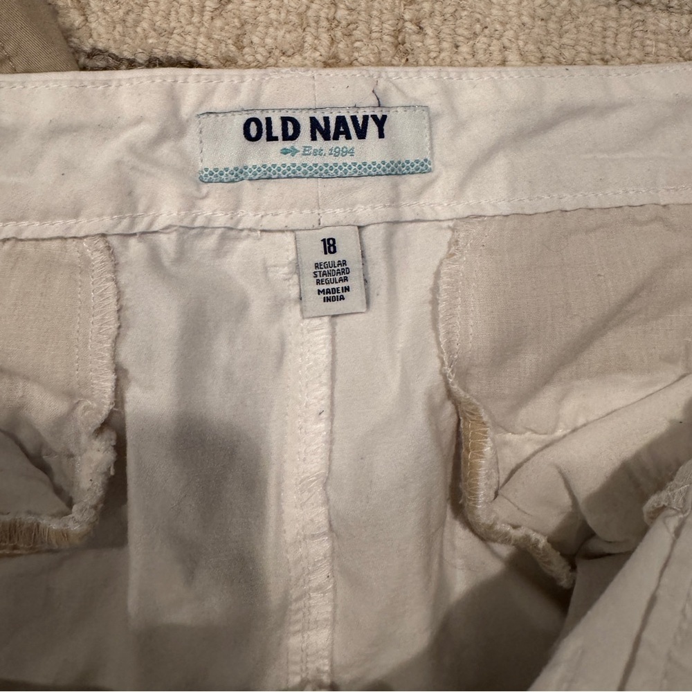 Women's Tan and White Old Navy Shorts Set. Both are Sz 18 - Picture 4 of 6