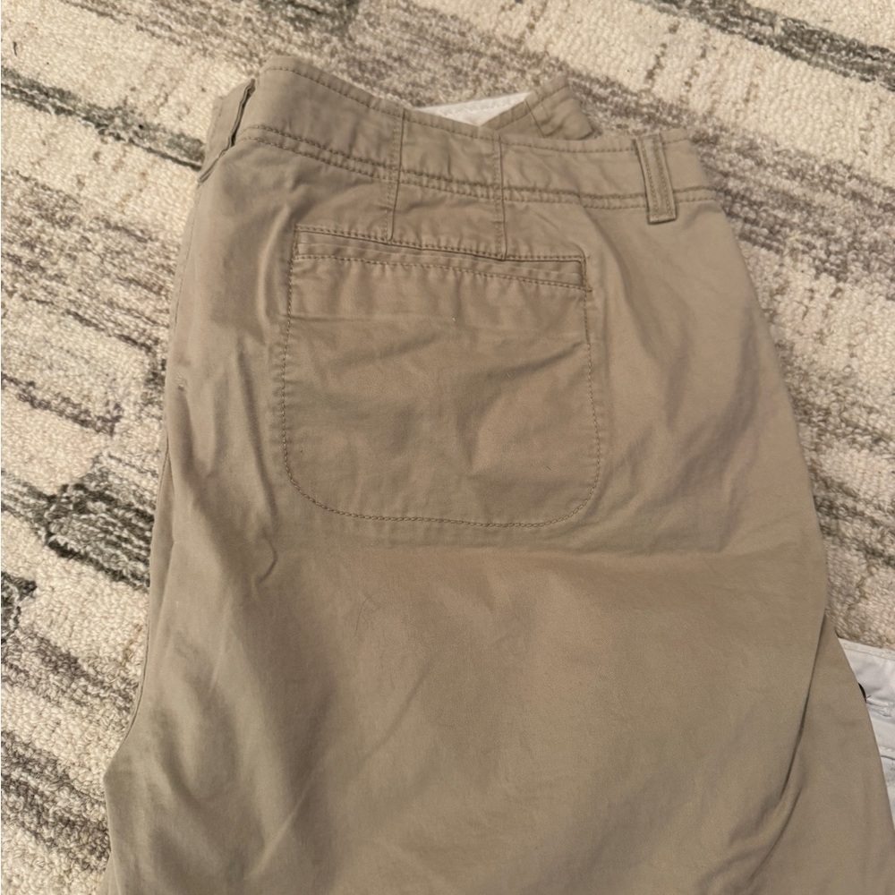 Women's Tan and White Old Navy Shorts Set. Both are Sz 18 - Picture 6 of 6
