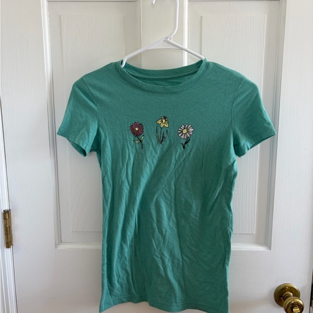 Aeropostale Green Floral Embroidered Tee