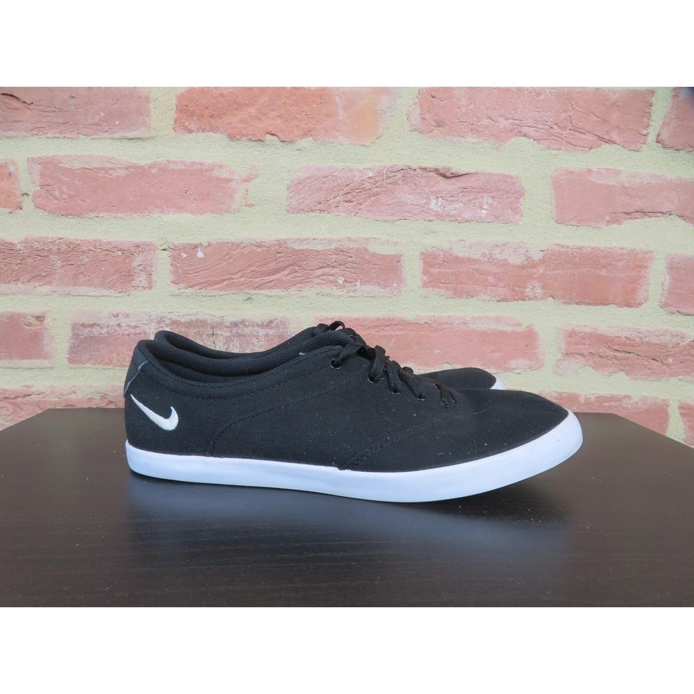 Nike Mini Sneaker Womens 8 Black Skateboarding Walking 724747-010 Low Top Skate