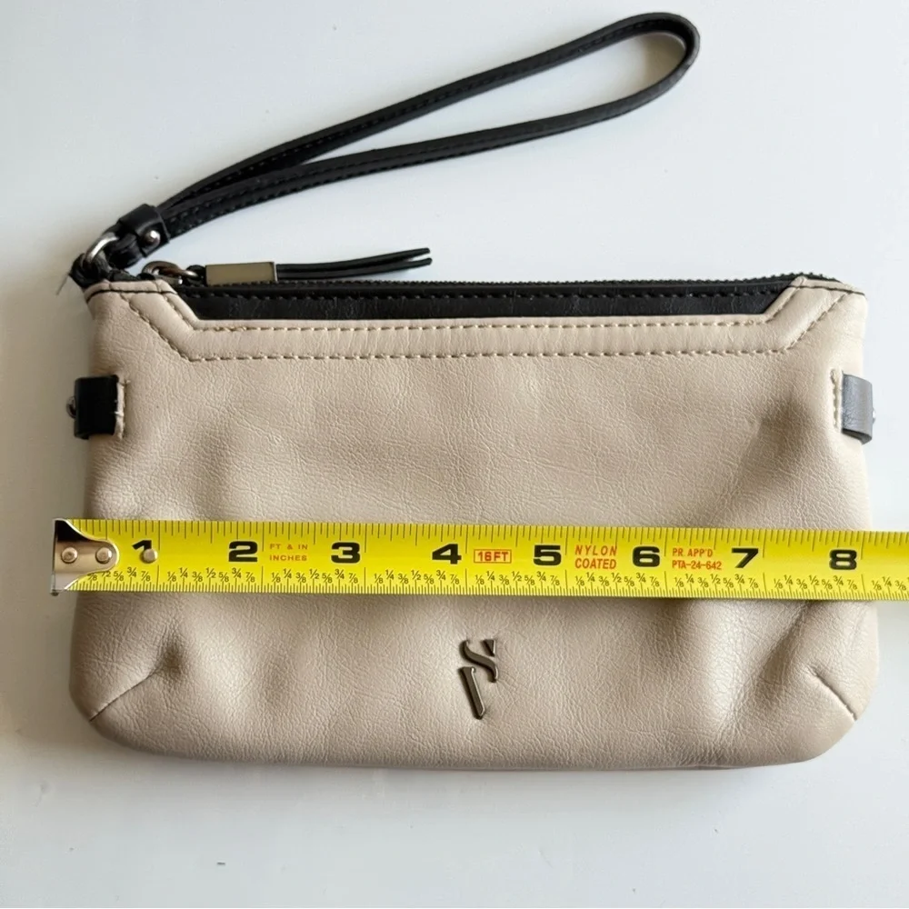 Simply Vera Vera Wang Beige Wristlet - Picture 7 of 8