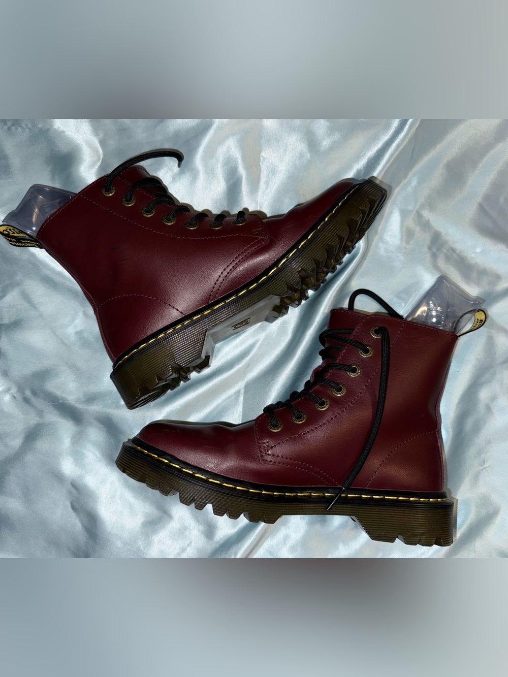 Red Luana Dr Martens - Picture 2 of 10