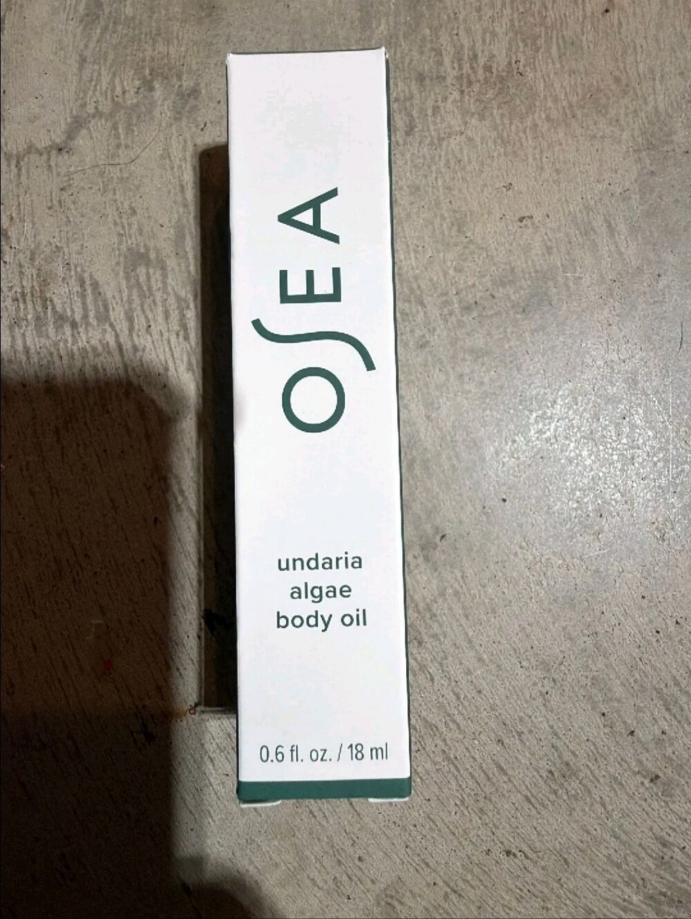 Sea Undaria Algae Body Oil - White and Green