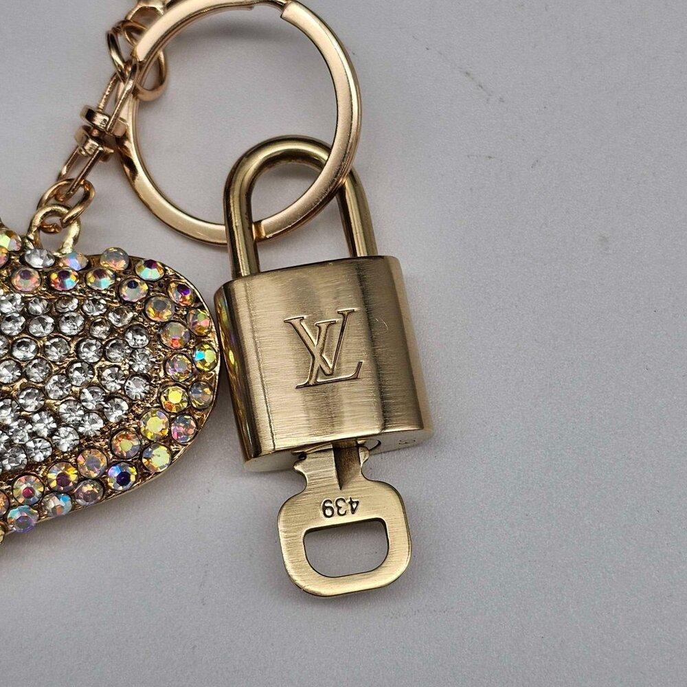 Louis Vuitton Gold Padlock 🔒 Key Set Authentic LV w/ Unbranded Heart Keychain - Picture 6 of 8