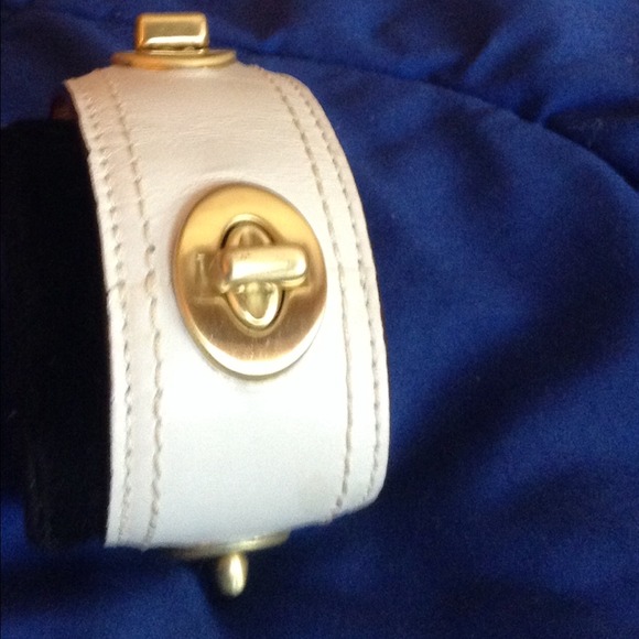 Cuff bracelet - Picture 2 of 2