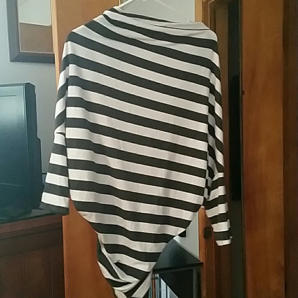 Black white striped mid sleeve shirt