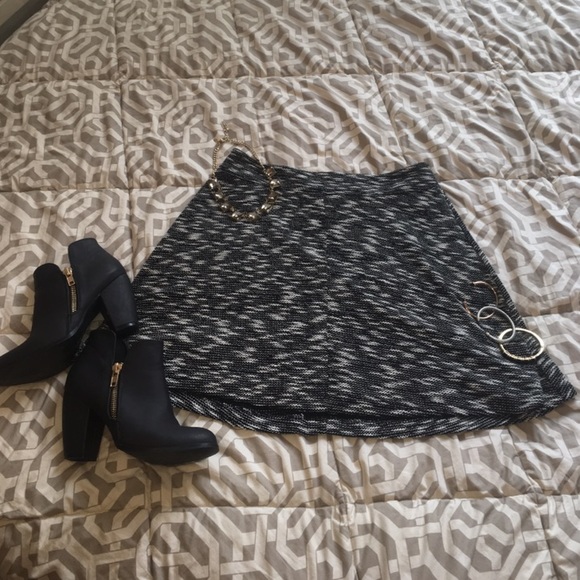 ⭐️SALE LOFT Classy A-line Skirt Fit/Flare Black/Wh
