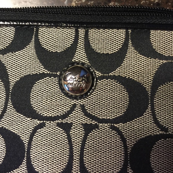Coach Nook Case - Picture 2 of 4