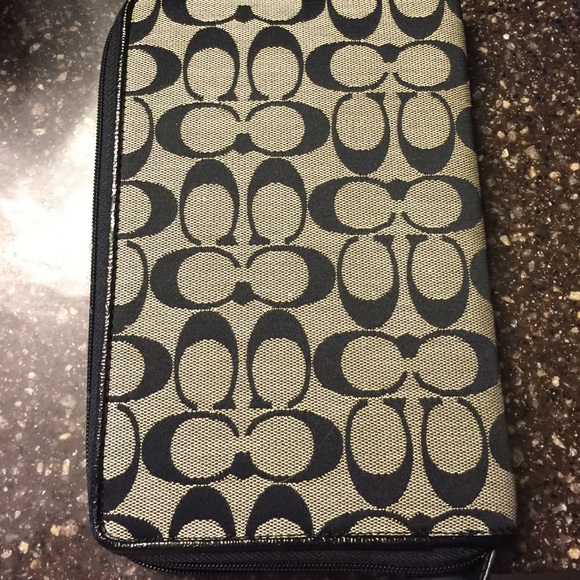 Coach Nook Case - Picture 4 of 4