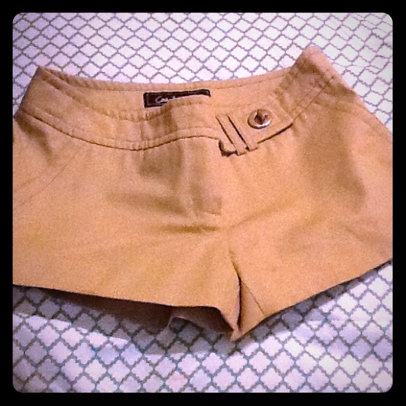 Coach khaki shorts with front pocket