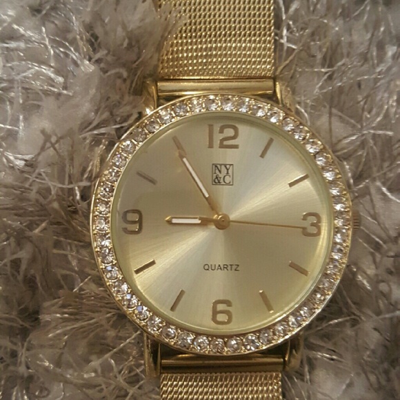 NY&C WOMAN WATCH - Picture 2 of 4