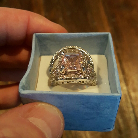 Beautiful Light Pink Ring Size 8 - Picture 2 of 2