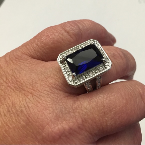 Statement ring - Picture 1 of 4