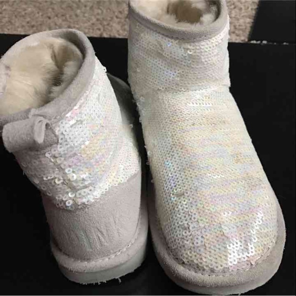 VS pink boots